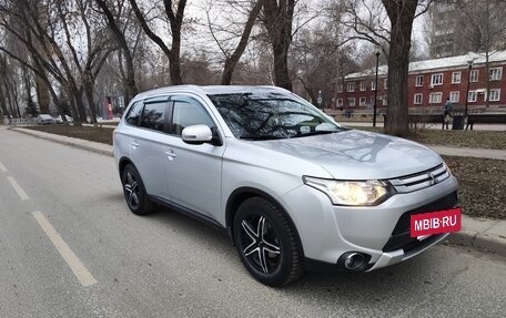 Mitsubishi Outlander III рестайлинг 3, 2014 год, 1 720 000 рублей, 5 фотография
