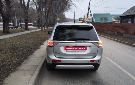 Mitsubishi Outlander III рестайлинг 3, 2014 год, 1 720 000 рублей, 2 фотография