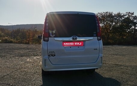 Toyota Noah III, 2015 год, 1 900 000 рублей, 8 фотография