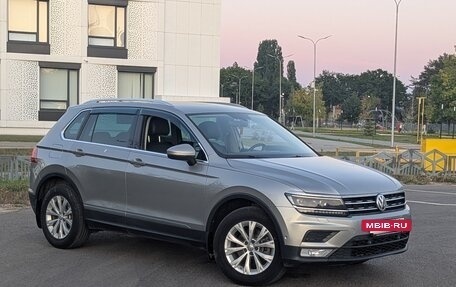 Volkswagen Tiguan II, 2017 год, 2 300 000 рублей, 2 фотография