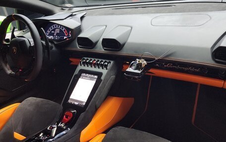 Lamborghini Huracán, 2023 год, 24 310 000 рублей, 7 фотография