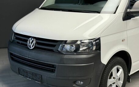 Volkswagen Caravelle T5, 2014 год, 2 250 000 рублей, 2 фотография