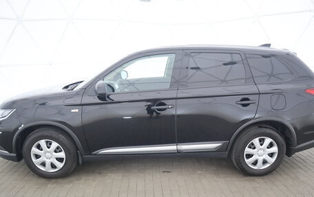 Mitsubishi Outlander III рестайлинг 3, 2020 год, 1 850 000 рублей, 6 фотография