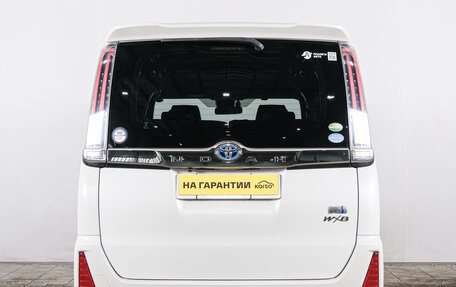 Toyota Noah III, 2018 год, 2 689 000 рублей, 6 фотография