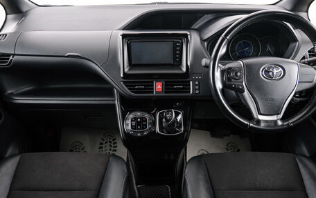 Toyota Noah III, 2018 год, 2 689 000 рублей, 11 фотография