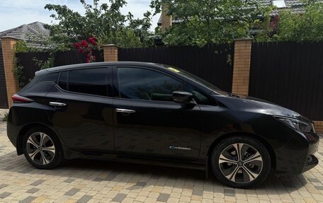 Nissan Leaf II, 2019 год, 2 050 000 рублей, 2 фотография