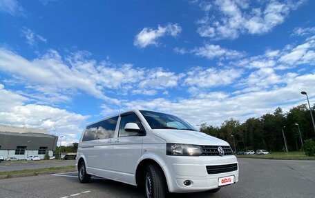 Volkswagen Caravelle T5, 2011 год, 1 600 000 рублей, 2 фотография