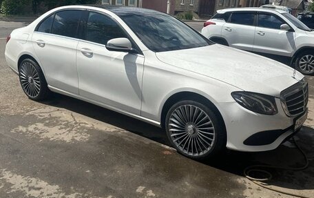 Mercedes-Benz E-Класс, 2018 год, 3 000 000 рублей, 2 фотография