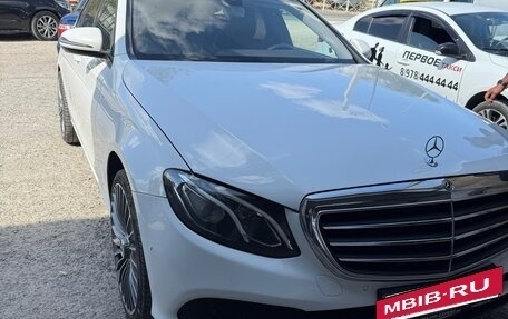 Mercedes-Benz E-Класс, 2018 год, 3 000 000 рублей, 4 фотография