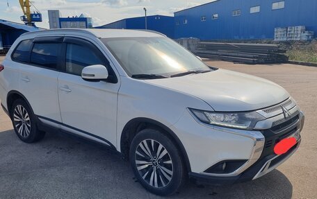 Mitsubishi Outlander III рестайлинг 3, 2018 год, 1 750 000 рублей, 7 фотография