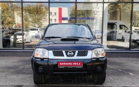 Nissan NP300, 2010 год, 1 170 000 рублей, 2 фотография