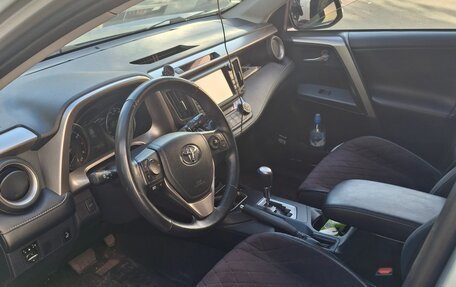 Toyota RAV4, 2017 год, 2 180 000 рублей, 3 фотография