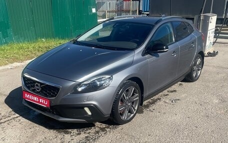 Volvo V40 Cross Country I, 2015 год, 1 790 000 рублей, 2 фотография