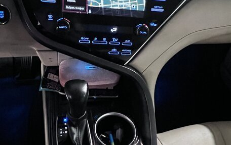 Toyota Camry, 2019 год, 2 850 000 рублей, 10 фотография