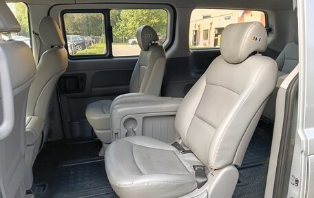 Hyundai Grand Starex Grand Starex I рестайлинг 2, 2017 год, 2 350 000 рублей, 3 фотография