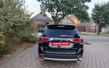 Mitsubishi Outlander III рестайлинг 3, 2016 год, 2 500 000 рублей, 3 фотография