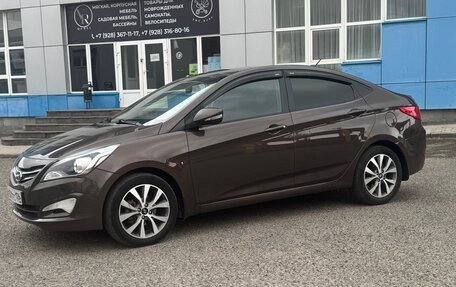 Hyundai Solaris II рестайлинг, 2015 год, 830 000 рублей, 2 фотография