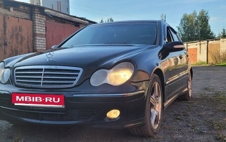 Mercedes-Benz C-Класс, 2005 год, 590 000 рублей, 3 фотография