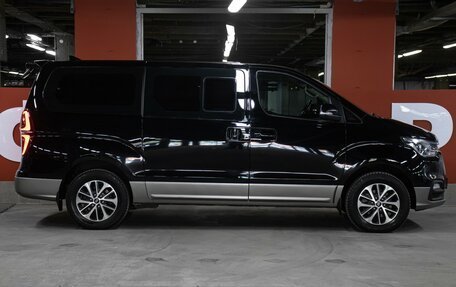 Hyundai Grand Starex Grand Starex I рестайлинг 2, 2019 год, 3 398 000 рублей, 4 фотография