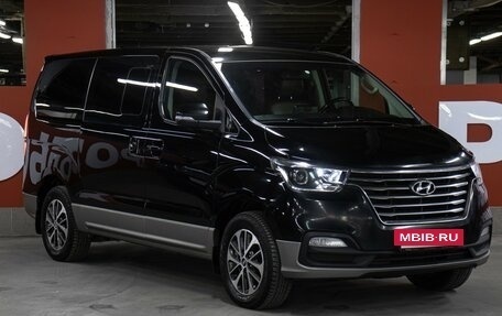 Hyundai Grand Starex Grand Starex I рестайлинг 2, 2019 год, 3 398 000 рублей, 3 фотография