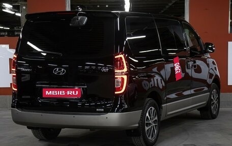 Hyundai Grand Starex Grand Starex I рестайлинг 2, 2019 год, 3 398 000 рублей, 5 фотография