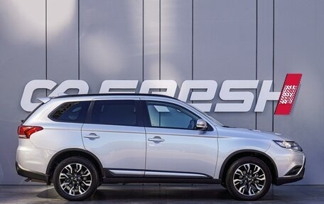 Mitsubishi Outlander III рестайлинг 3, 2021 год, 2 650 000 рублей, 5 фотография