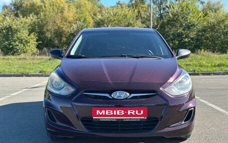 Hyundai Solaris II рестайлинг, 2013 год, 800 000 рублей, 2 фотография