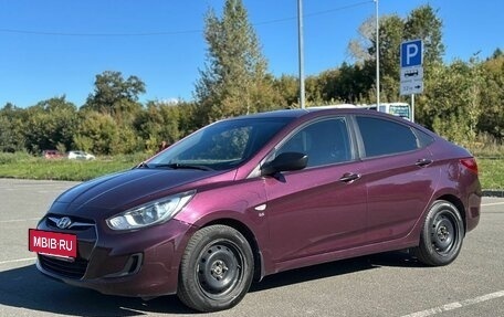 Hyundai Solaris II рестайлинг, 2013 год, 800 000 рублей, 3 фотография