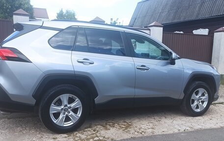 Toyota RAV4, 2021 год, 2 700 000 рублей, 5 фотография