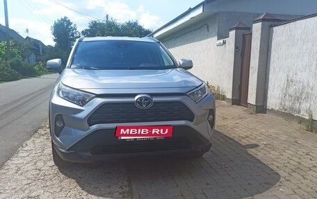 Toyota RAV4, 2021 год, 2 700 000 рублей, 4 фотография
