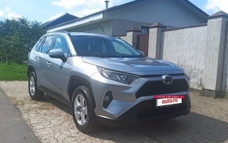 Toyota RAV4, 2021 год, 2 700 000 рублей, 3 фотография