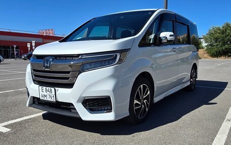Honda Stepwgn IV, 2017 год, 2 200 000 рублей, 2 фотография