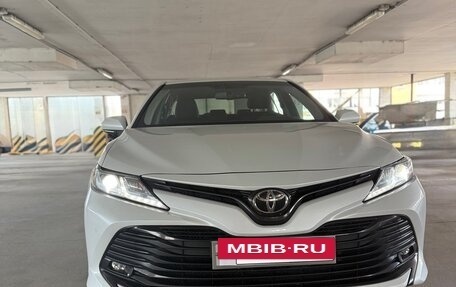 Toyota Camry, 2018 год, 3 100 000 рублей, 8 фотография