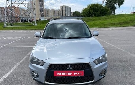 Mitsubishi Outlander III рестайлинг 3, 2011 год, 895 000 рублей, 1 фотография