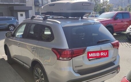 Mitsubishi Outlander III рестайлинг 3, 2019 год, 2 000 000 рублей, 3 фотография