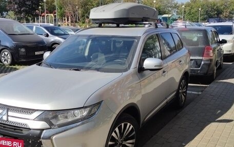 Mitsubishi Outlander III рестайлинг 3, 2019 год, 2 000 000 рублей, 2 фотография