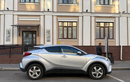 Toyota C-HR I рестайлинг, 2019 год, 2 400 000 рублей, 6 фотография