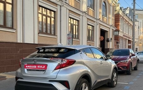 Toyota C-HR I рестайлинг, 2019 год, 2 400 000 рублей, 2 фотография