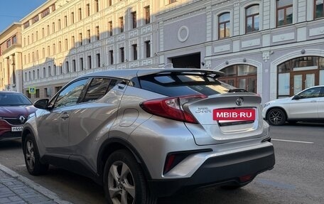 Toyota C-HR I рестайлинг, 2019 год, 2 400 000 рублей, 3 фотография
