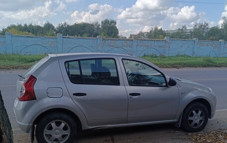 Renault Sandero I, 2014 год, 700 000 рублей, 2 фотография