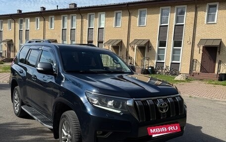 Toyota Land Cruiser Prado 150 рестайлинг 2, 2018 год, 4 500 000 рублей, 2 фотография
