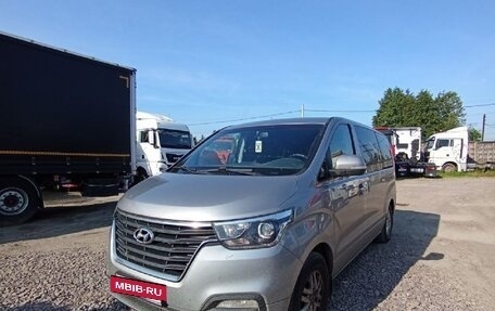 Hyundai H-1 II рестайлинг, 2018 год, 2 160 000 рублей, 2 фотография