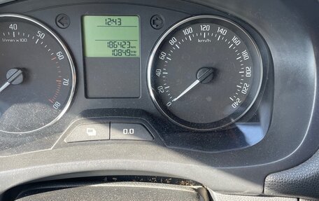 Skoda Roomster, 2011 год, 525 000 рублей, 24 фотография