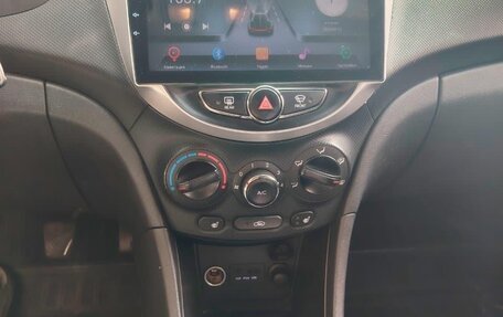 Hyundai Solaris II рестайлинг, 2012 год, 500 000 рублей, 20 фотография