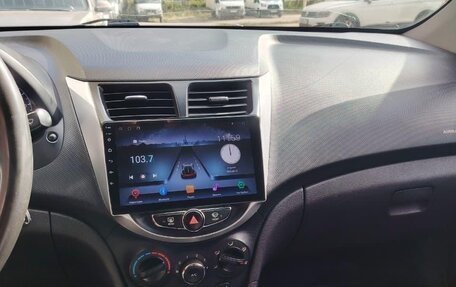 Hyundai Solaris II рестайлинг, 2012 год, 500 000 рублей, 17 фотография