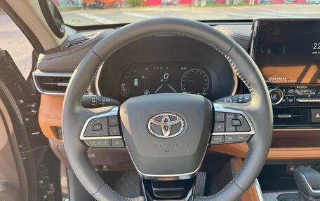 Toyota Highlander, 2025 год, 4 899 000 рублей, 13 фотография