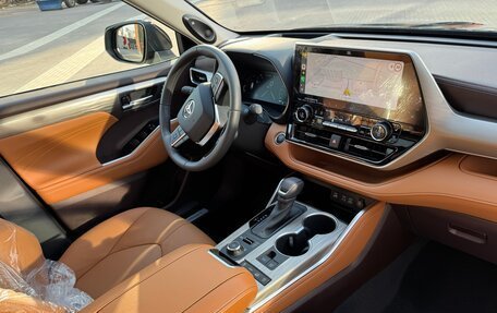 Toyota Highlander, 2025 год, 4 899 000 рублей, 27 фотография