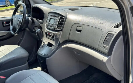 Hyundai H-1 II рестайлинг, 2016 год, 2 150 000 рублей, 14 фотография