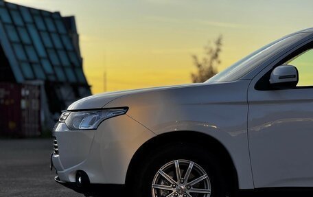 Mitsubishi Outlander III рестайлинг 3, 2013 год, 1 600 000 рублей, 11 фотография