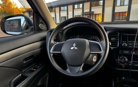 Mitsubishi Outlander III рестайлинг 3, 2013 год, 1 600 000 рублей, 22 фотография